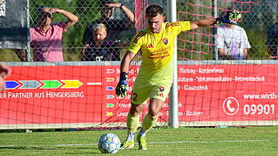 Seebachs Torhüter Christoph Obernhuber kam im Heimspiel gegen den SC Luhe-Wildenau zu seinem ersten Landesliga-Einsatz in seiner Karriere und spielte gleich zu Null. Seebachs Torhüter Christoph Obernhuber kam im Heimspiel gegen den SC Luhe-Wildenau zu seinem ersten Landesliga-Einsatz in seiner Karriere und spielte gleich zu Null.