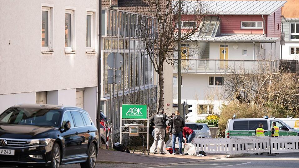 Mitten auf der Straße entdeckt ein Passant einen Toten - jetzt gibt es eine Anklage. (Archivfoto) Mitten auf der Straße entdeckt ein Passant einen Toten - jetzt gibt es eine Anklage. (Archivfoto)