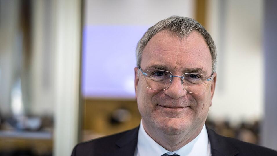 Der Koblenzer Generalstaatsanwalt Harald Kruse wundert sich, dass die Kreditkartenkriminalität bis nach Nordkorea reicht. (Archivbild)