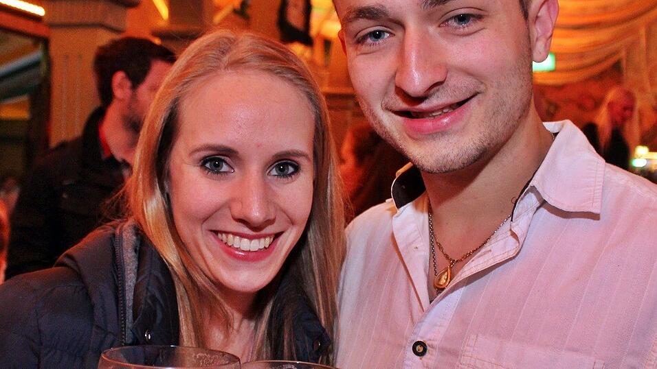 Die Fr&uuml;hjahrsdult 2017 in Landshut neigt sich dem Ende entgegen. Grund genug, noch einmal richtig in den Bierzelten zu feiern - abgerundet vom traditionellen Feuerwerk.