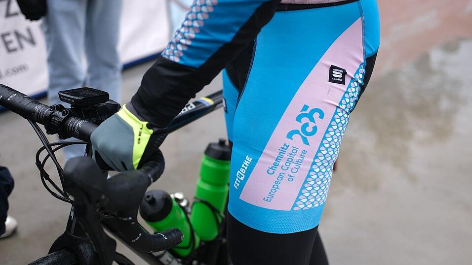 Letzte Etappe des European Peace Ride 2025: Mehr als 200 Radsportler werden am Ziel in Chemnitz erwartet (Archivbild) Letzte Etappe des European Peace Ride 2025: Mehr als 200 Radsportler werden am Ziel in Chemnitz erwartet (Archivbild)