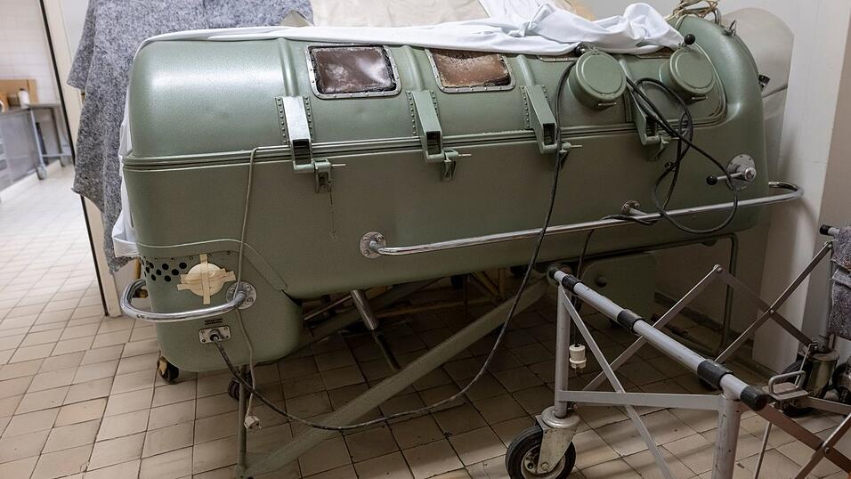 Die letzte bekannte US-Amerikanerin, die zum Atmen auf eine sogenannte Eiserne Lunge angewiesen war, ist gestorben. (Symbolbild) Die letzte bekannte US-Amerikanerin, die zum Atmen auf eine sogenannte Eiserne Lunge angewiesen war, ist gestorben. (Symbolbild)