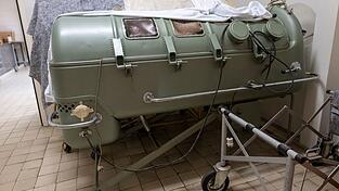Die letzte bekannte US-Amerikanerin, die zum Atmen auf eine sogenannte Eiserne Lunge angewiesen war, ist gestorben. (Symbolbild) Die letzte bekannte US-Amerikanerin, die zum Atmen auf eine sogenannte Eiserne Lunge angewiesen war, ist gestorben. (Symbolbild)