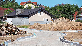 Bauland im Bereich der H&ouml;llbachstra&szlig;e in Wiesent. Die Preise f&uuml;r den Quadratmeter variieren rund um Regensburg erheblich.