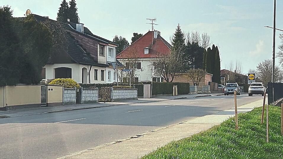 Kein abgesenkter Bordstein, zu weit entfernt von den Verbraucherm&auml;rkten - an diesem Standort nahe der Pichlerstra&szlig;e findet der Bauausschuss einen Probebetrieb f&uuml;r nicht sinnvoll.
