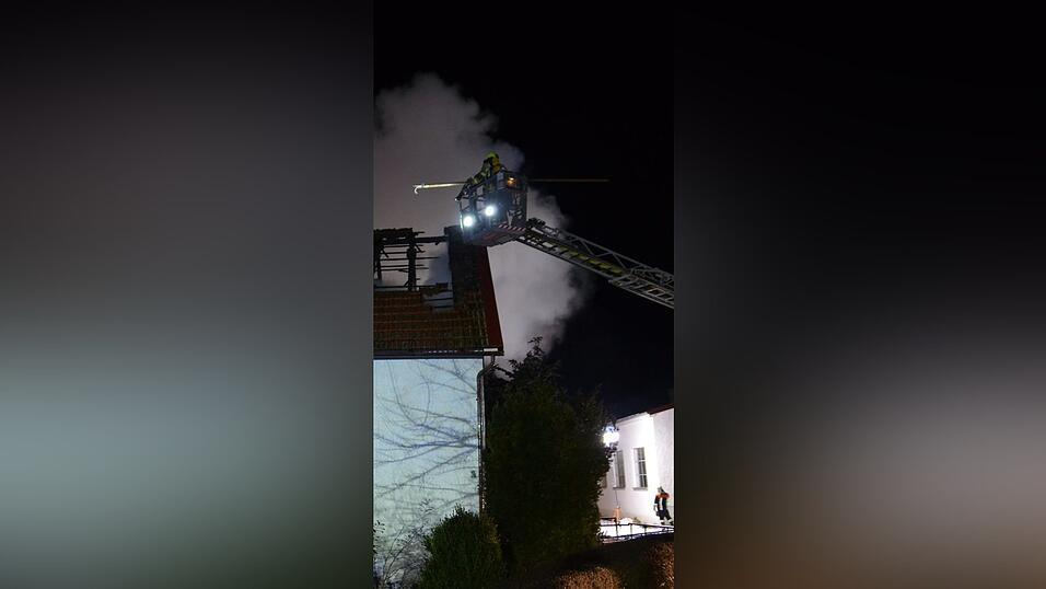 In einem Haus in Untergraßlfing hat es gebrannt. In einem Haus in Untergraßlfing hat es gebrannt.