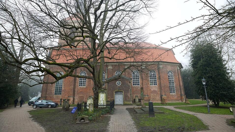 Die Urnenbeisetzung sollte später im kleineren Kreis stattfinden.