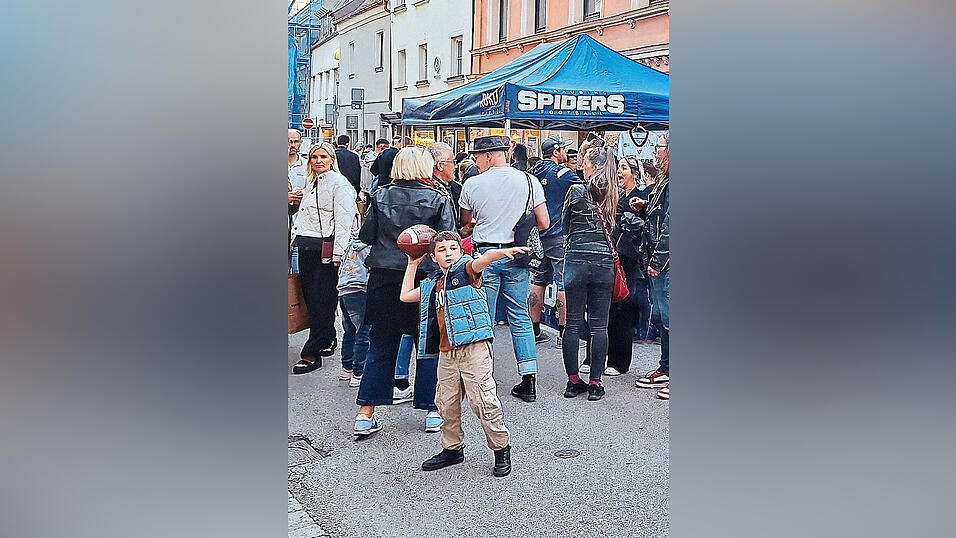 &Uuml;berall gab es ein gastronomisches Angebot, Programme zum Mitmachen und viel Musik.