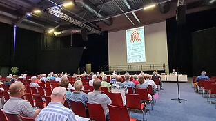 Eine Bürgerversammlung in der Sparkassen-Arena. Oberbürgermeister Thomas Haslinger will die Veranstaltung jetzt reformieren. Eine Bürgerversammlung in der Sparkassen-Arena. Oberbürgermeister Thomas Haslinger will die Veranstaltung jetzt reformieren.