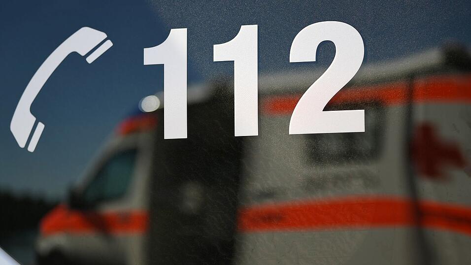 Mehrere Rettungswagen waren im Einsatz. (Symbolbild) Mehrere Rettungswagen waren im Einsatz. (Symbolbild)