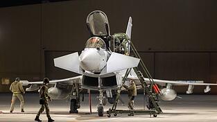 Britische Kampfjets vom Typ Typhoon beteiligen sich in den Golfstaaten an der Luftabwehr. (Archivbild) Britische Kampfjets vom Typ Typhoon beteiligen sich in den Golfstaaten an der Luftabwehr. (Archivbild)