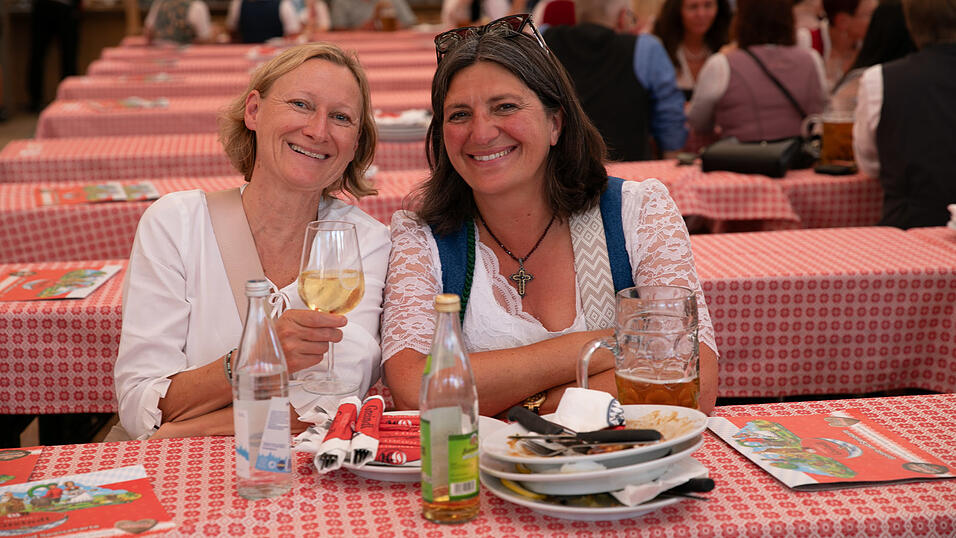 Die Partybilder vom Dienstag, 12. August, aus dem Festzelt Greindl. Die Partybilder vom Dienstag, 12. August, aus dem Festzelt Greindl.