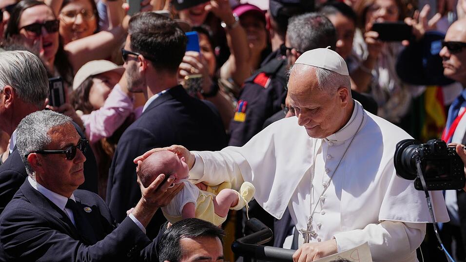 Am Abend wird der Papst in Barcelona in der Sagrada Família zu Gast sein. Am Abend wird der Papst in Barcelona in der Sagrada Família zu Gast sein.
