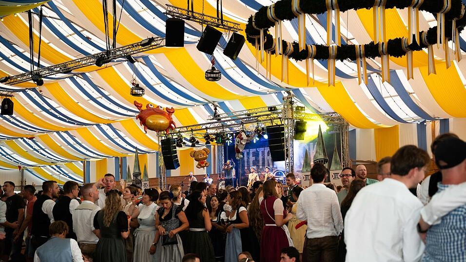 Die Partybilder vom Samstag, 15. August, aus dem Festzelt Reisinger. Die Partybilder vom Samstag, 15. August, aus dem Festzelt Reisinger.