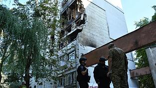 Russland zielte mit seinen Angriffen nach Angaben des Verteidigungsministeriums in Moskau unter anderem auf R&uuml;stungsbetrieb in der Ukraine.