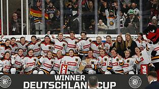 Das Frauen-Nationalteam feiert erneut den Sieg beim Deutschland Cup