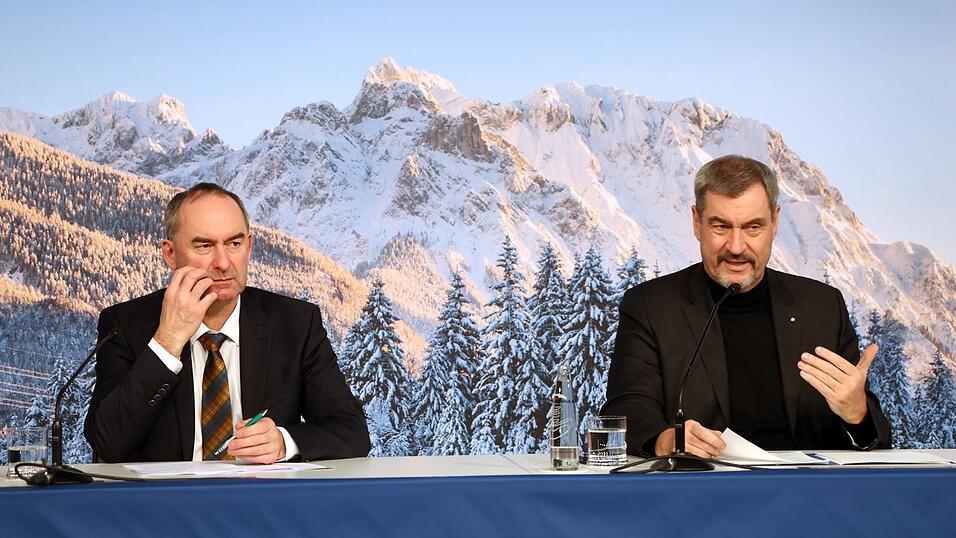 Hubert Aiwanger (Freie W&auml;hler, l.) und Markus S&ouml;der (CSU) werden wohl noch viele Jahre die Regierungskoalition in Bayern anf&uuml;hren.