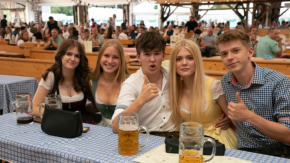 Die Partybilder vom Montag, 18. August, aus dem Festzelt Reisinger. Die Partybilder vom Montag, 18. August, aus dem Festzelt Reisinger.