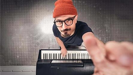 Andreas Obieglo ist neben dem Duo Carolin No auch solo unterwegs und hat nun ein neues Album: „Wasserzeichen“.