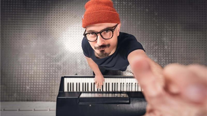 Andreas Obieglo ist neben dem Duo Carolin No auch solo unterwegs und hat nun ein neues Album: „Wasserzeichen“.