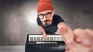 Andreas Obieglo ist neben dem Duo Carolin No auch solo unterwegs und hat nun ein neues Album: „Wasserzeichen“.