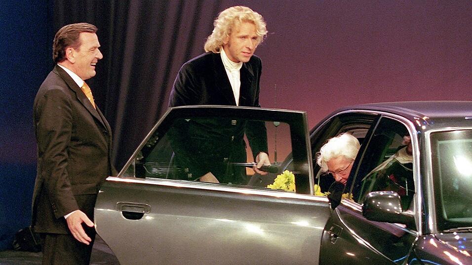 Gerhard Schröder tritt als erster amtierender Bundeskanzler in 'Wetten, dass...?' auf. Gerhard Schröder tritt als erster amtierender Bundeskanzler in 'Wetten, dass...?' auf.