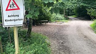 Der Waldkindergarten in Landshut. Hier soll ein Unbekannter K&ouml;der mit Rattengift in Leberwurst ausgelegt haben.