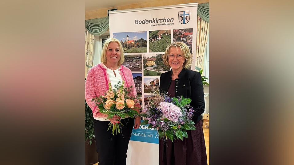 Die bisherige B&uuml;rgermeisterin Monika Maier (rechts) und ihre Nachfolgerin Doris Wimmer.