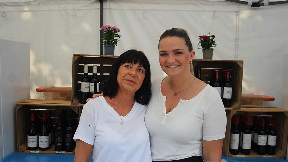 Die Besucher genossen den ersten Abend des Sommergartens auf der Mühleninsel. Die Besucher genossen den ersten Abend des Sommergartens auf der Mühleninsel.