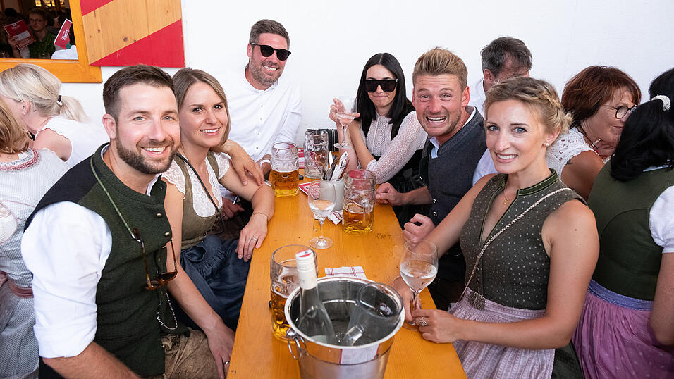 Die Partybilder vom Montag, 14. August 2023, aus dem Festzelt Krönner. Die Partybilder vom Montag, 14. August 2023, aus dem Festzelt Krönner.