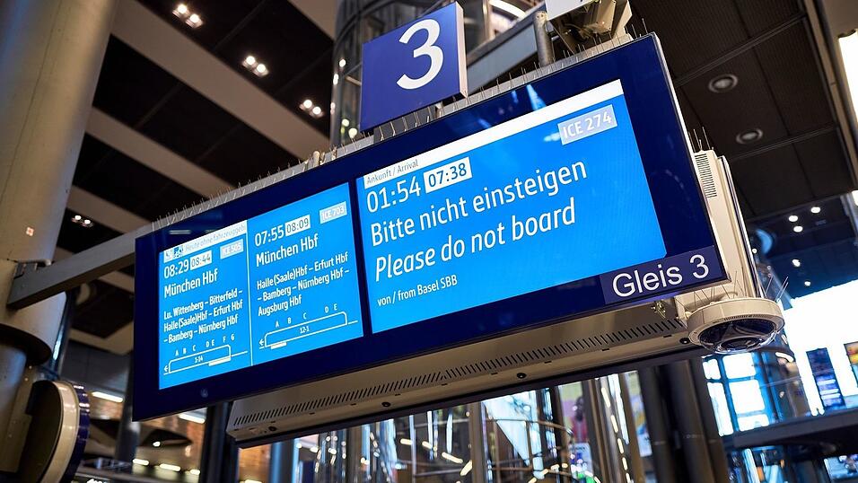 Nach dem bundesweiten Ausfall im Bahnbetrieb kam es am Morgen noch zu Verspätungen. Nach dem bundesweiten Ausfall im Bahnbetrieb kam es am Morgen noch zu Verspätungen.