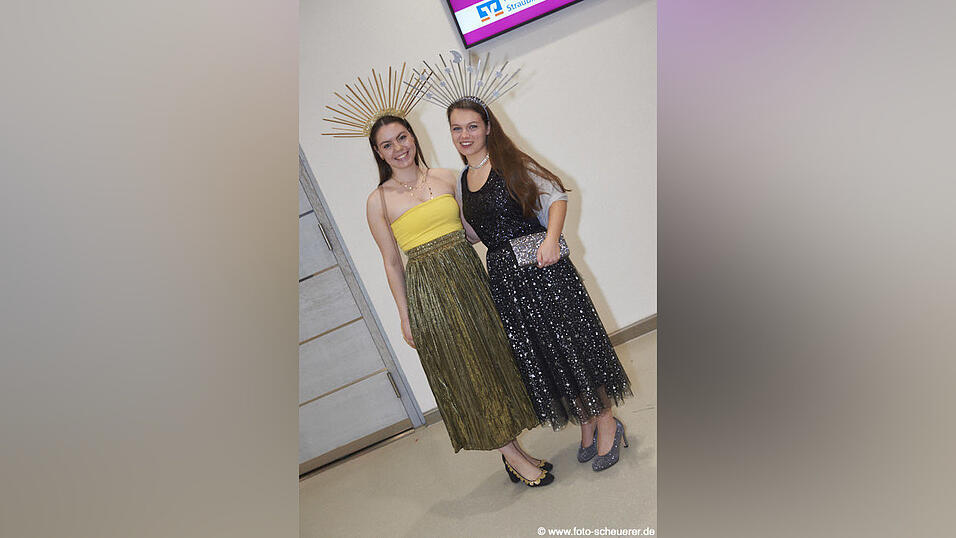 Die Narren waren bester Stimmung und hatten sich allesamt kreative Kostüme ausgesucht. Die Narren waren bester Stimmung und hatten sich allesamt kreative Kostüme ausgesucht.