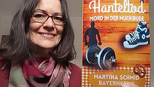 Krimiautorin Martina Schmid liefert mit 'Hanteltod' pünktlich zum Advent eine weihnachtliche Mordsgeschichte über einen totsaunierten Bodybuilder, den Christkindlmarkt-Blues und neue Konsumtempel.