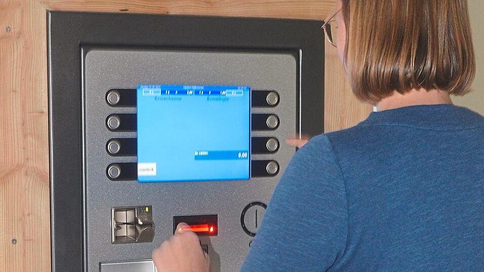 Die Eigent&uuml;mer von Dauerkarten k&ouml;nnen bis 16. September das Pfand in H&ouml;he von f&uuml;nf Euro am Kassenautomaten zur&uuml;ckholen.