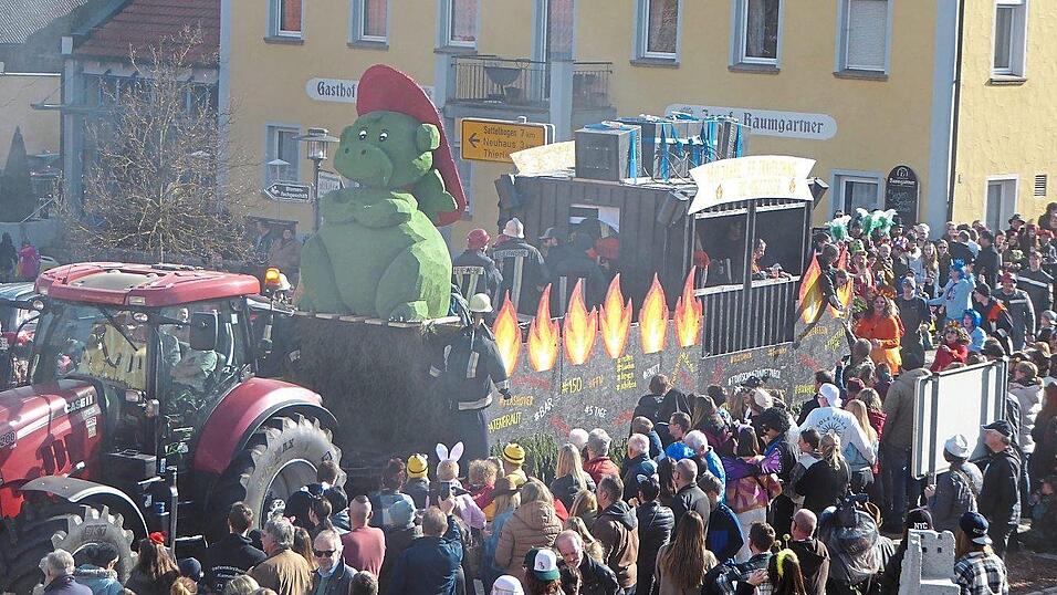 Mit dem Thema 'Flashover-Traitsching zündet durch' macht die FFW Traitsching Werbung für ihr Gründungsfest und holt sich einen Gastpreis. Mit dem Thema 'Flashover-Traitsching zündet durch' macht die FFW Traitsching Werbung für ihr Gründungsfest und holt sich einen Gastpreis.