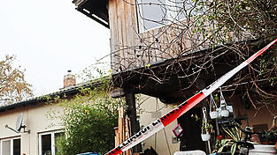 Das Absperrband der Polizei zeugt von den schrecklichen Ereignissen, die sich am Stadtrand von Landshut am Freitag vergangener Woche abgespielt haben.