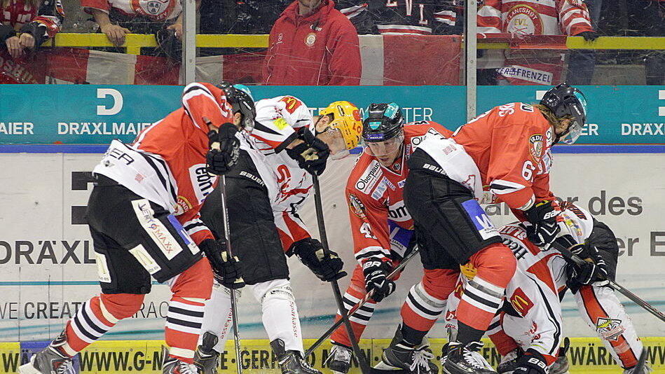 Mit 2:4 unterlag der EVL im Heimspiel den Fischtown Pinguins. (Foto: Georg Gerleigner)