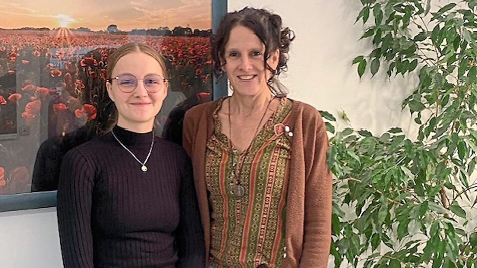 Mitarbeiterinnen der Caritas-Fachambulanz f&uuml;r Suchtprobleme: Praktikantin Sarah Stengele und Leiterin Sandra S&uuml;ssel (rechts).