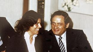 Große Liebe: Bruni und der Landrat Ludwig Mayer lernten sich auf einem Ball in Eggenfelden kennen. Dass sie eines Tages seine Nachfolgerin im Landkreis Rottal-Inn würde, ahnten sie freilich nicht. Große Liebe: Bruni und der Landrat Ludwig Mayer lernten sich auf einem Ball in Eggenfelden kennen. Dass sie eines Tages seine Nachfolgerin im Landkreis Rottal-Inn würde, ahnten sie freilich nicht.