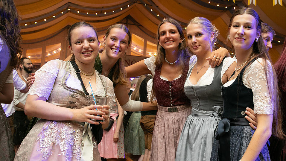 Die Partybilder vom Freitag, 15. August, aus dem Festzelt Reisinger. Die Partybilder vom Freitag, 15. August, aus dem Festzelt Reisinger.