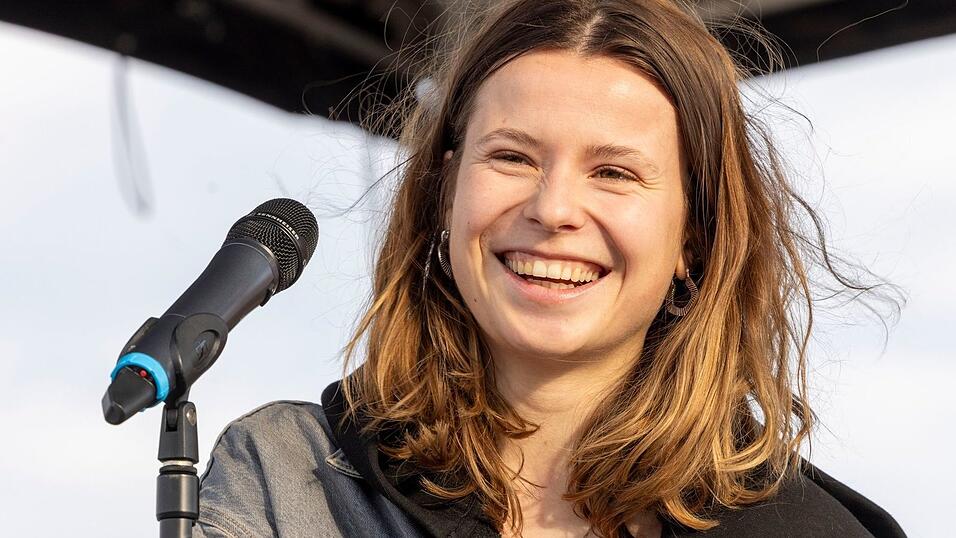 Klimaaktivistin Luisa Neubauer kommt auch in der neuen Papst-Doku der ARD zu Wort. (Archivbild)