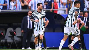 Lionel Messi beim Aufw&auml;rmen vor dem Duell mit Algerien.