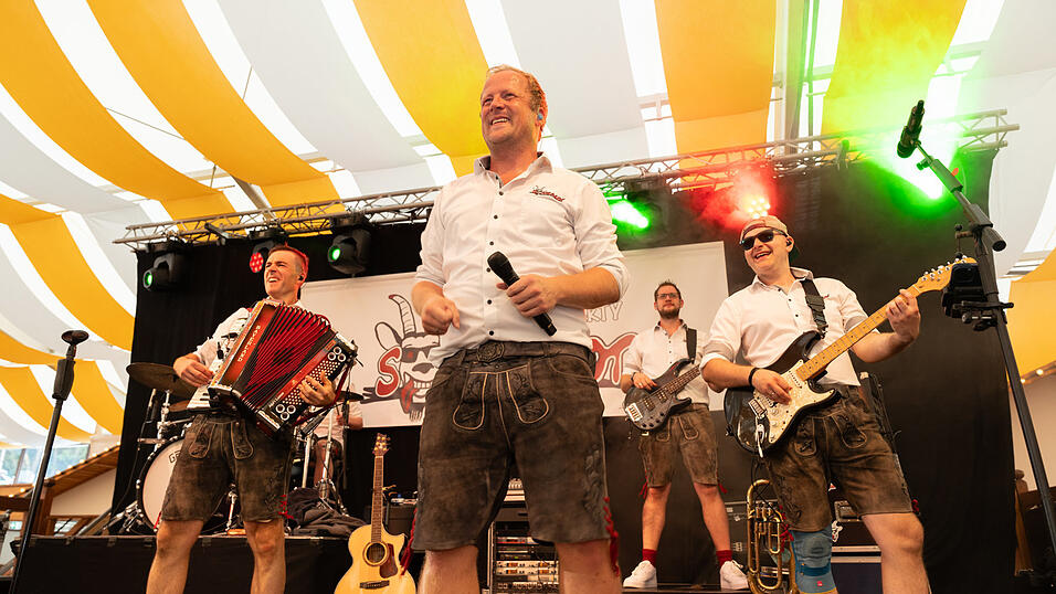 Die Partybilder vom Montag, 12. August 2024, aus dem Festzelt Nothaft. Die Partybilder vom Montag, 12. August 2024, aus dem Festzelt Nothaft.