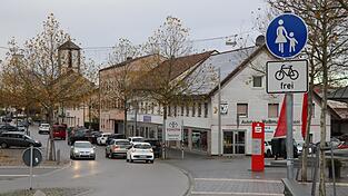 Die neuen Schilder sind bereits angebracht. Zwischen der Isarbr&uuml;cke und dem Dr.-Schl&ouml;gl-Platz k&ouml;nnen Radfahrer ab sofort entscheiden, ob sie auf dem Gehweg oder auf der Stra&szlig;e fahren.