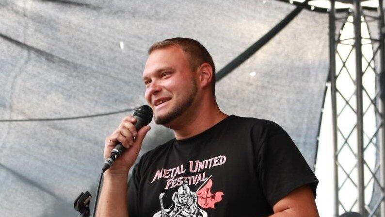 Frederik 'Freddy' L&ouml;w tritt auf seinem Festival auch selbst als Metal-DJ auf.