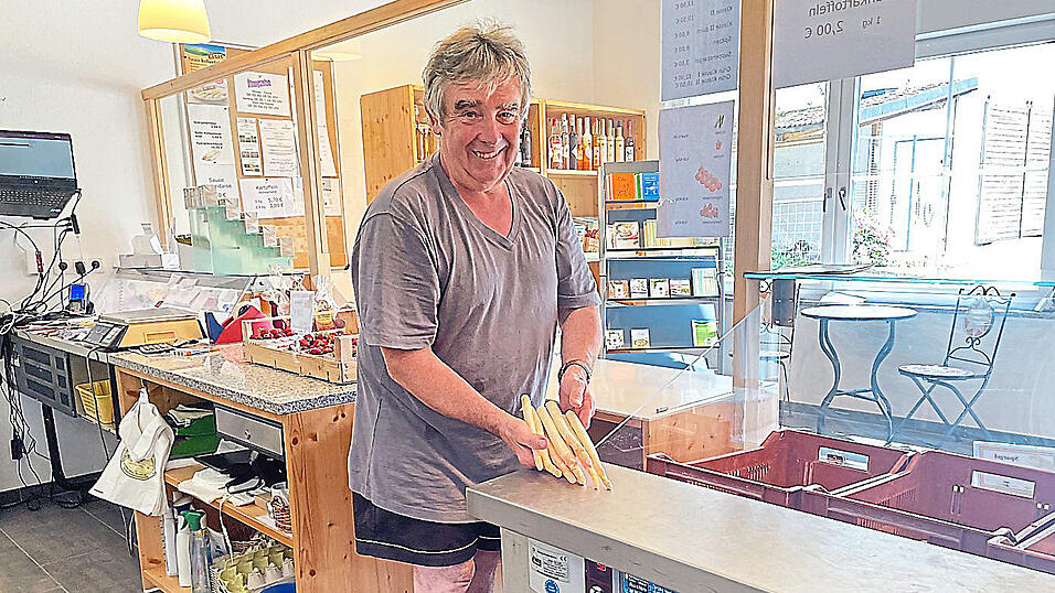 Franz Wieser verkauft seine Ware seit 25 Jahren im eigenen Hofladen. Franz Wieser verkauft seine Ware seit 25 Jahren im eigenen Hofladen.