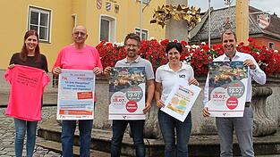 Auf guten Besuch der Doppelveranstaltung hoffen die Vertreter der Stadt und des TV Landau: (v. l.) Miriam Leeb, Roland Obermeier, Alexander Oswald, Pamela Schobner, und Bürgermeister Matthias Kohlmayer.
