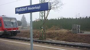 Ab Radldorf f&auml;hrt auch die G&auml;ubodenbahn nach Straubing.