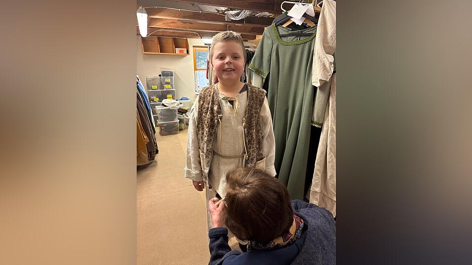 Jakob bekommt sein Kost&uuml;m. Wie wird er am Ende aussehen?