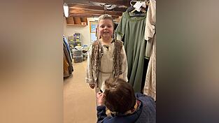 Jakob bekommt sein Kost&uuml;m. Wie wird er am Ende aussehen?